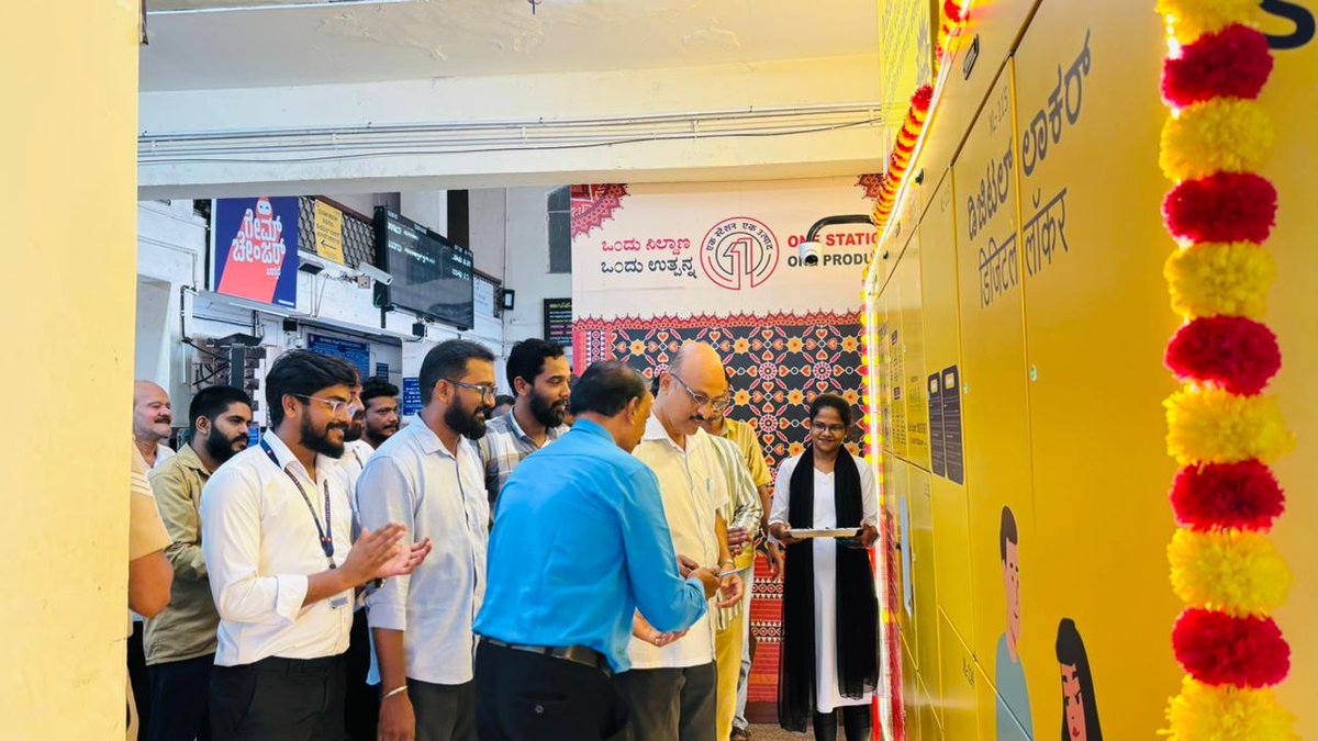 DRMPalghat's tweet photo. ಸ್ಮಾರ್ಟ್ ಪ್ರಯಾಣ ಇಲ್ಲಿ ಆರಂಭವಾಗುತ್ತದೆ. 🔐
ಮಂಗಳೂರು ಸೆಂಟ್ರಲ್ ರೈಲು ನಿಲ್ದಾಣದಲ್ಲಿರುವ ಡಿಜಿಟಲ್ ಲಾಕರ್ಗಳು ನಿಮ್ಮ ಸಾಮಾನುಗಳಿಗೆ ಸುರಕ್ಷಿತ ಮತ್ತು ಅನುಕೂಲಕರ ಸಂಗ್ರಹಣೆಯನ್ನು ಒದಗಿಸುತ್ತವೆ. 🚉
ಹಗುರವಾಗಿ ಪ್ರಯಾಣಿಸಿ ಮತ್ತು ನಿಮ್ಮ ಪ್ರಯಾಣವನ್ನು ಆನಂದಿಸಿ.
#IndianRailways #DigitalLocker #Mangaluru #Dakshinakannada https://t.co/rZHi37FIal