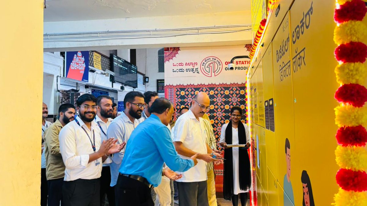 DRMPalghat's tweet photo. ಸ್ಮಾರ್ಟ್ ಪ್ರಯಾಣ ಇಲ್ಲಿ ಆರಂಭವಾಗುತ್ತದೆ. 🔐
ಮಂಗಳೂರು ಸೆಂಟ್ರಲ್ ರೈಲು ನಿಲ್ದಾಣದಲ್ಲಿರುವ ಡಿಜಿಟಲ್ ಲಾಕರ್ಗಳು ನಿಮ್ಮ ಸಾಮಾನುಗಳಿಗೆ ಸುರಕ್ಷಿತ ಮತ್ತು ಅನುಕೂಲಕರ ಸಂಗ್ರಹಣೆಯನ್ನು ಒದಗಿಸುತ್ತವೆ. 🚉
ಹಗುರವಾಗಿ ಪ್ರಯಾಣಿಸಿ ಮತ್ತು ನಿಮ್ಮ ಪ್ರಯಾಣವನ್ನು ಆನಂದಿಸಿ.
#IndianRailways #DigitalLocker #Mangaluru #Dakshinakannada https://t.co/rZHi37FIal