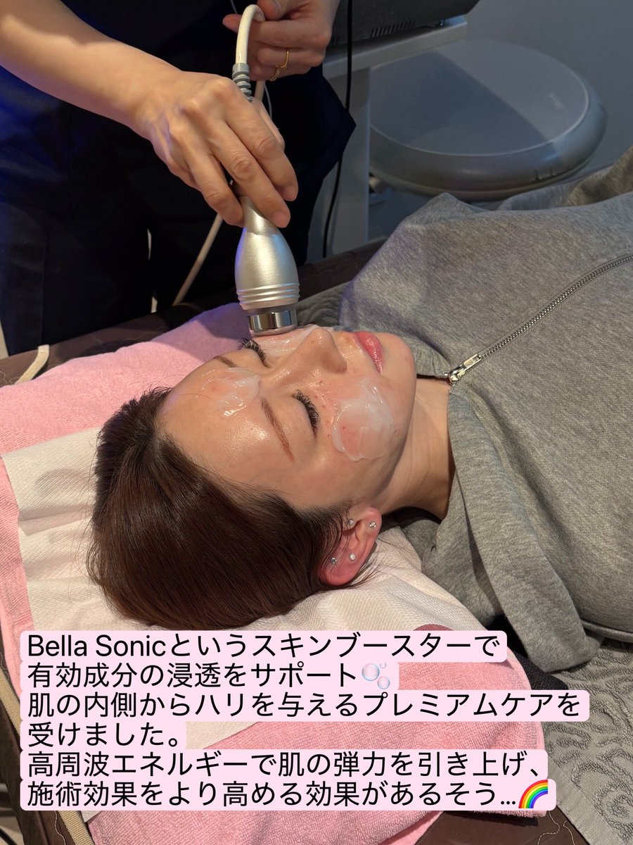 hsd5_s's tweet photo. 今話題のRe2O(リトゥオ)を受けて来ました🇰🇷

🏥バイウォンクリニック@BywonClinic 
📍シンサ駅1番出口直ぐ
👨‍⚕️イジェウォン先生

まず印象は、医師、室長さん、通訳さん、皆さん凄く優しくて親切🌸
ホッとする感じのクリニックでした🌿

写真撮影→カウンセリングの後、麻酔クリーム後、個室ベットに寝かせてくれてしっかり30分は置いてくれます🛏️
(これ本当有難い…🥲)

イジェウォン先生が登場して、施術スタート💉
麻酔クリームがガンガンに効いてるので痛みはリジュランの半分程度でした🙆‍♀️

イジェウォン先生が都度優しく声がけをしてくれて、スムーズに施術が進みます🌸

ずっとニコニコされているので、先生の人柄を通訳さんに伺うと、今まで怒り不機嫌な姿を見た事が無いんだそう…👨‍⚕️

言葉は通じなくても、雰囲気で優しさが伝わって来ました🥰

アフターケアをしてくれた看護師さんも終始丁寧に接してくれて、安心してクリニックを出る事が出来ました。

昔受けた肌育注射で震える程痛くてトラウマになっていた私でも、バイウォンさんのリトゥオは安心して受けられました😊