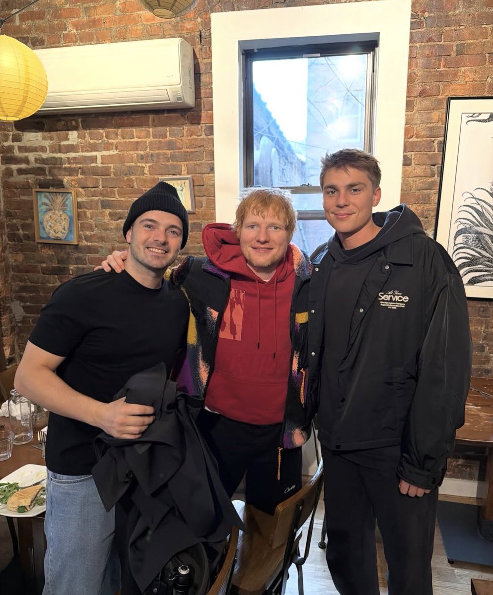 Martin_garrix_is_legend tweet media