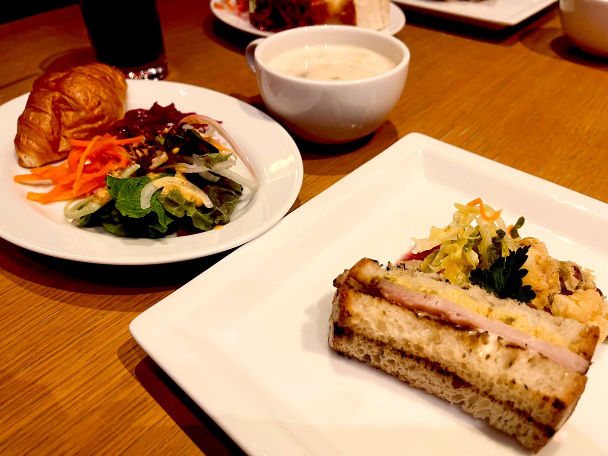 Kknt_hrmk's tweet photo. 大好きな民ちゃんにロケ地に連れて行ってもらった！六本木なんて行くことないから緊張！おしゃれすぎる！
いつものことながらどの方向に話が飛んでも全部深く語り合えるというミラクル起こりまくりで久々の推し活は心も満腹〜！
こんなに自分をさらけ出せるなんて…ありがてえ…この関係大切にしなきゃ https://t.co/UBZN14ky7r