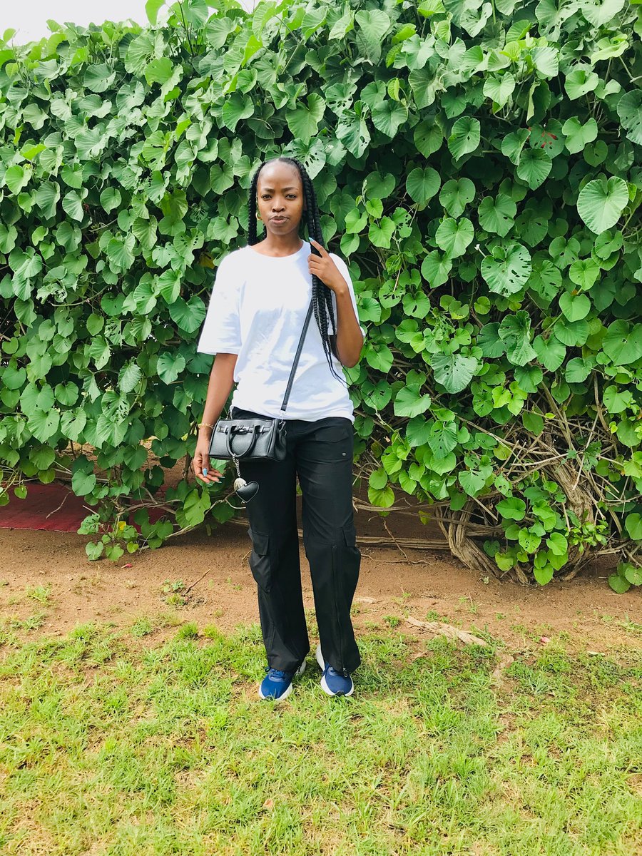 _lebomatlala's tweet photo. Casually fabulous🤍💣🪩🩹 https://t.co/F8r6bv9nT8