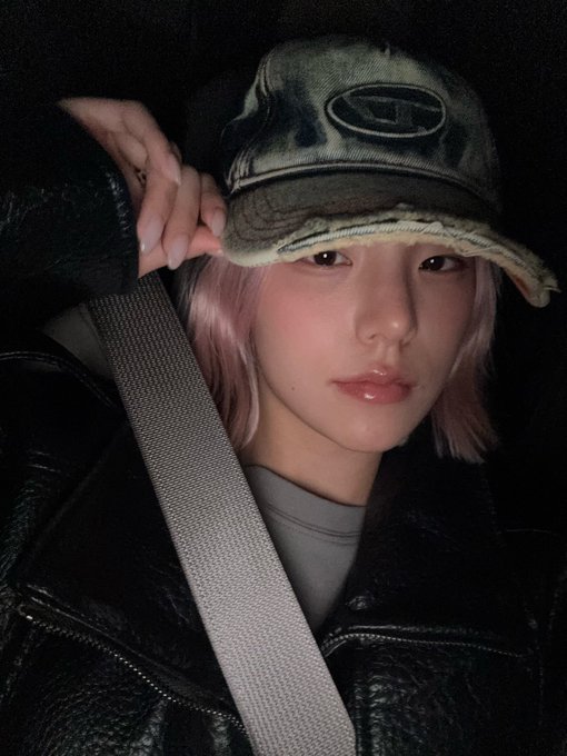 Luz_Yejiholic's tweet photo. We talked about the pink bob a while ago, and she’s finally done it, lighter like she mentioned 🫠 https://t.co/Vndt76qid8