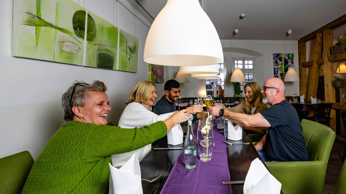 Amüsantes &amp; Pikantes in Kirchheim unter Teck 🍽️ Kulinarische Stadtführung mit 3-Gänge-Menü &amp; amüsanten Geschichten aus der Altstadt. 📅 16. April 2026, 17:15 Uhr 👉 Anmeldung in der K-Info: 07021 502-555 oder tourist@kirchheim-teck.de. sohub.io/8rf4
📸 Torsten Wenzler