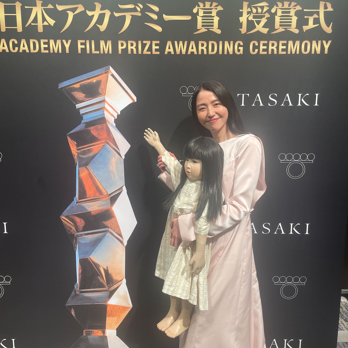 japanacademy's tweet photo. 「ドールハウス」で優秀主演女優賞を受賞した長澤まさみさんです🏆

おめでとうございます！

#日本アカデミー賞 #第49回日本アカデミー賞 

@dollhouse_movie https://t.co/GTDp8e8UaS