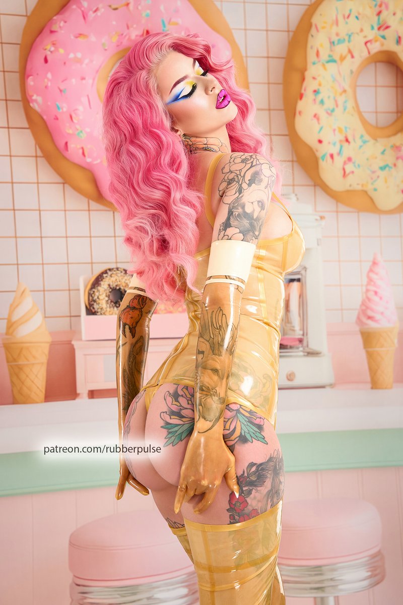 rubberpulse's tweet photo. NEW LATEX UPDATES ON https://t.co/caKcMBZDnW https://t.co/BiHfrjfQom