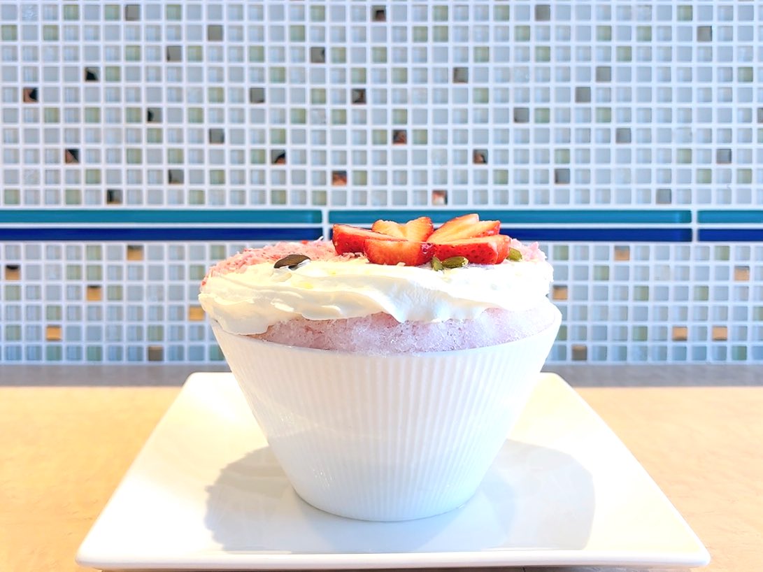 chiko_ri_'s tweet photo. 毎年楽しみな この時期ならではの
桜(R)🍧
ベースもさくら🌸
大好きなので毎年リピしています😋
本来は桜餡が入りますが
パンナコッタに変更していただきました🙇‍♀️
🥛エスプーマの上に
様々な食材を使って描かれた
店主さまこだわりのArt作品🌳
見て楽しめるし食べても楽しめる🍓

#KORICAFEANNIVERSARY https://t.co/CDtcHMBAwW