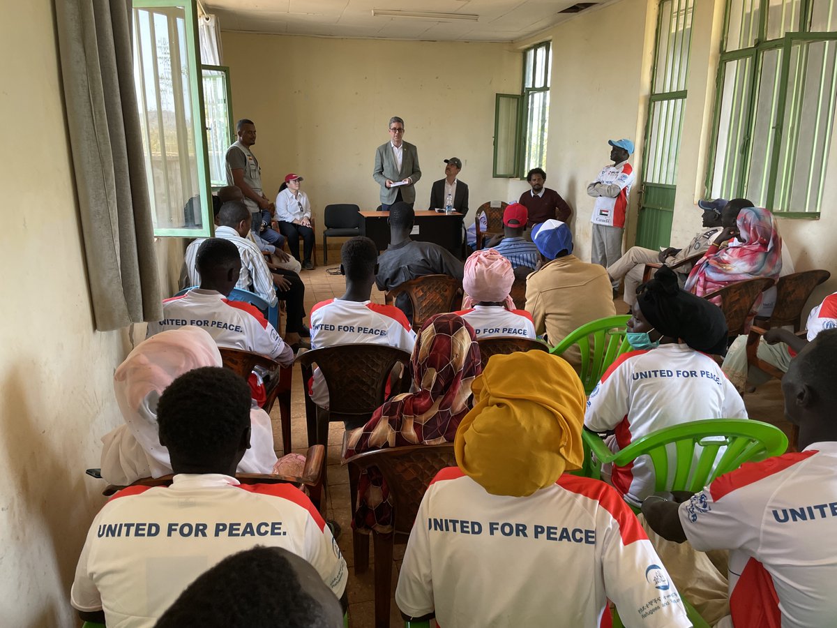 CanadaSoudan's tweet photo. Un projet du #FCIL renforce les liens entre le camp de réfugiés de Tsore et les communautés voisines — un vrai gain pour l’unité locale. @NicolasJSimard a vu l’impact sur le terrain. Merci à @tinsaetigray pour votre travail pour la paix ✌️.

🇨🇦 🇸🇩 🇪🇹 https://t.co/1z1ba40NSv