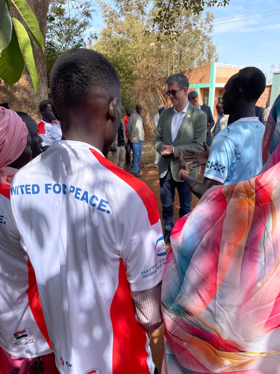 CanadaSoudan's tweet photo. Un projet du #FCIL renforce les liens entre le camp de réfugiés de Tsore et les communautés voisines — un vrai gain pour l’unité locale. @NicolasJSimard a vu l’impact sur le terrain. Merci à @tinsaetigray pour votre travail pour la paix ✌️.

🇨🇦 🇸🇩 🇪🇹 https://t.co/1z1ba40NSv