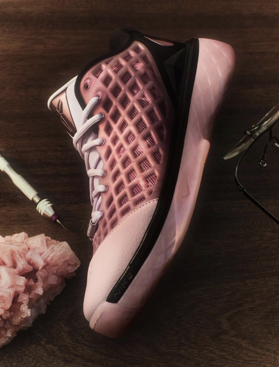 SNKR_TWITR tweet media