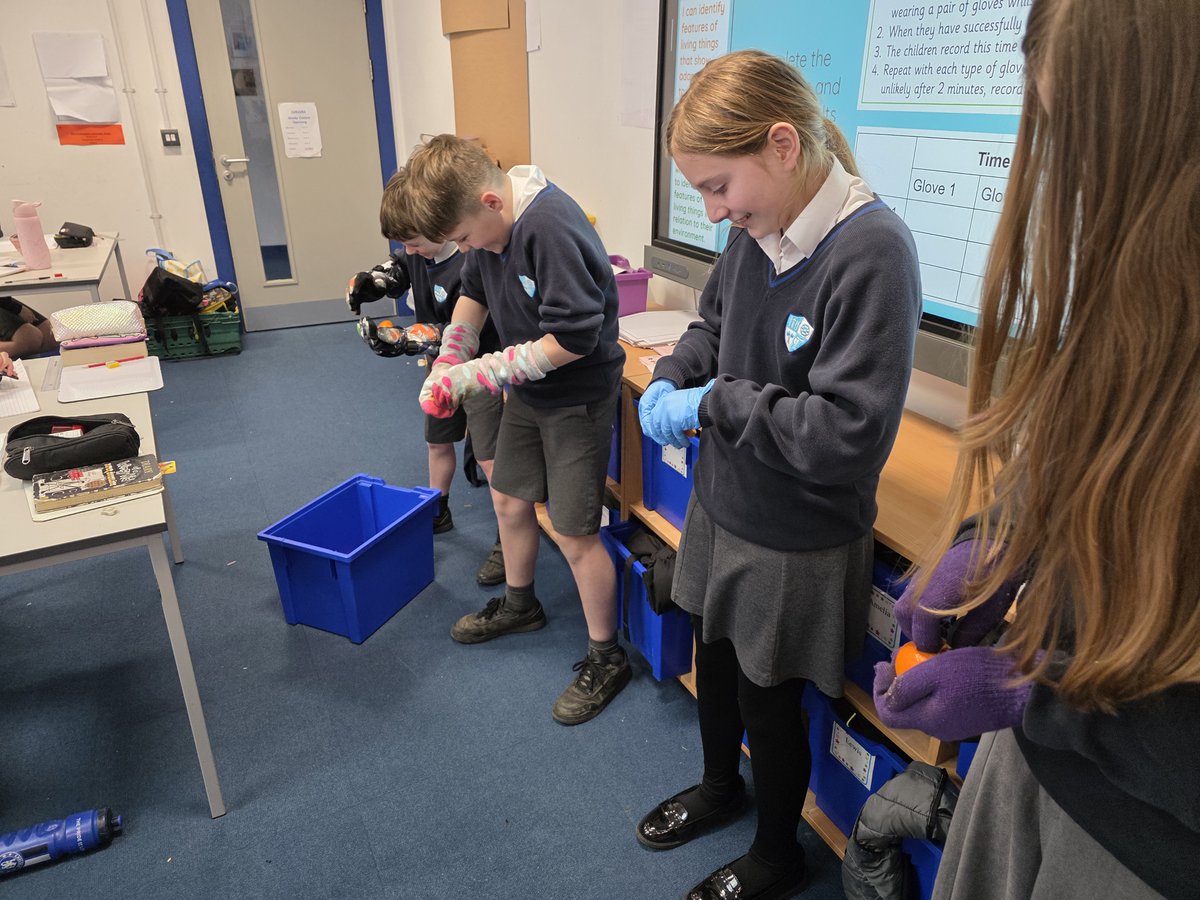 EtonburyAcademy's tweet photo. Our young scientists in Neptune Class have been diving deep into the world of biological adaptations! We’ve been tackling some big questions this week:
How do plants and animals change to suit their environments?! ⭐
#NeptuneClass #ScienceExplorers #Adaptation #HandsOnLearning https://t.co/LmBvDiCoD0