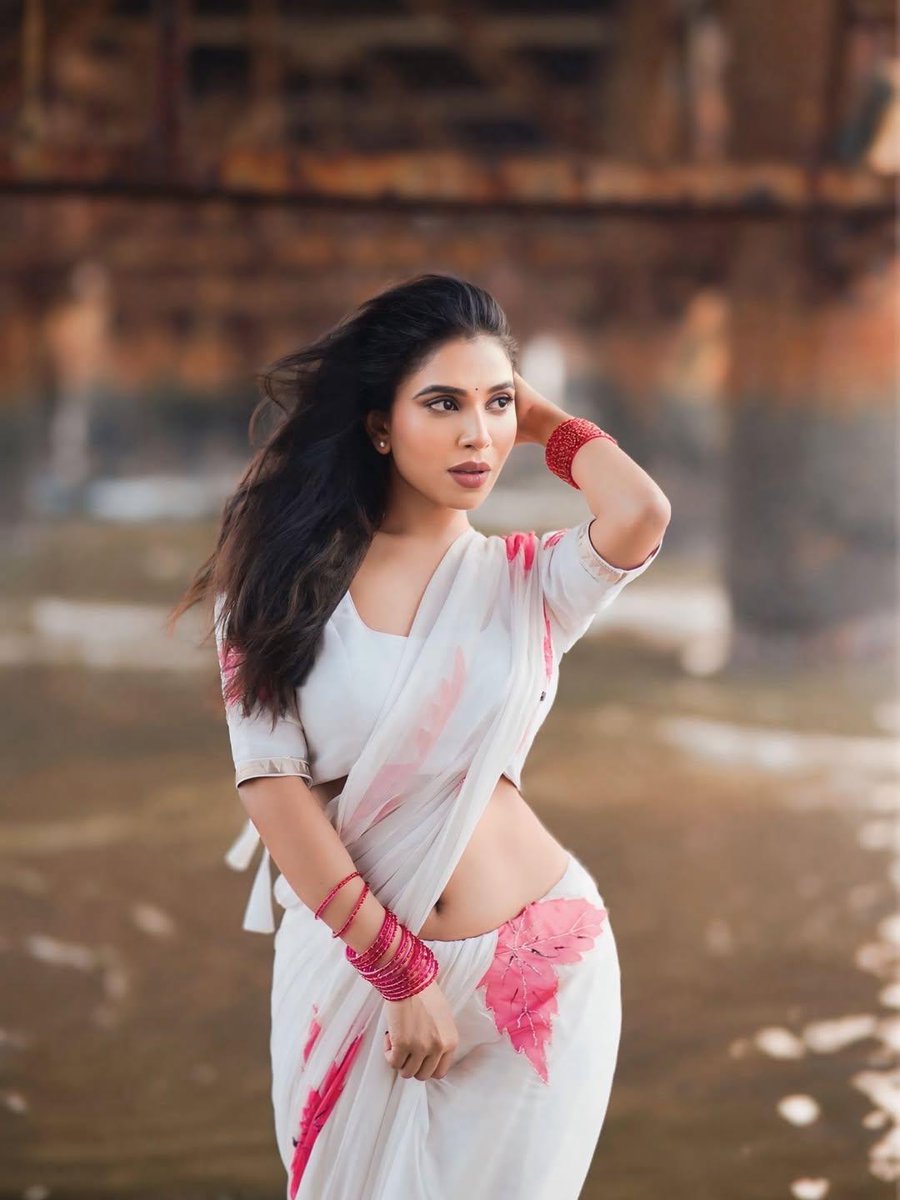 Abhilipsa55's tweet image. Rate the outfit..
1-10?
#Rating