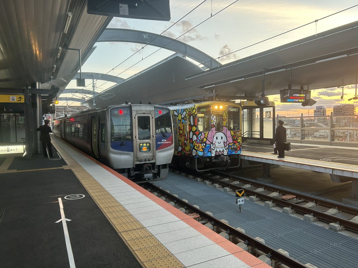 Yuukoma0107's tweet photo. ちょっとそこのあなた、2000系を好きになりましょう
#いいねした鉄道ファン全員フォローする https://t.co/85d5sL0cTw