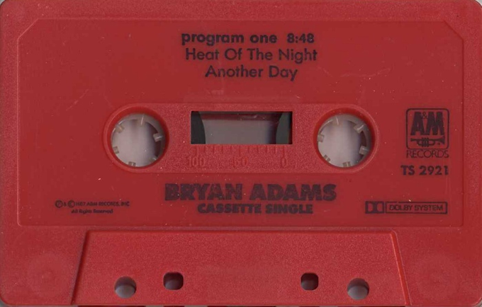 AcostaMzk's tweet image. El 13 de marzo de 1987, 39 años atrás, @bryanadams
se convertía en el primer artista en lanzar un #cassingle . 

El 1° single en #cassette lanzado comercialmente en #us 🇺🇸 conteniendo la canción "Heat of the Night" del álbum "Into the Fire". 
📷 youtu.be/x2bE6jzACFQ