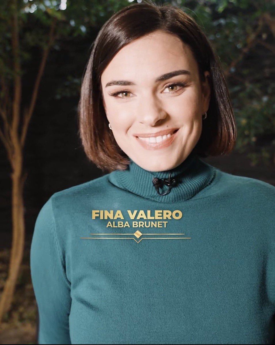 FinaVCargadita's tweet photo. Esta soy yo before desterrazo vs after desterrazo. Lo sé, perfecta en todas mis vidas, pero jodida pq ahora todos creen que soy un fantasma. Soy nueva por aquí! #YaCasi #FinaHaVuelto #Mafin #PelayoIsGoingDown https://t.co/qjLrcZuah3