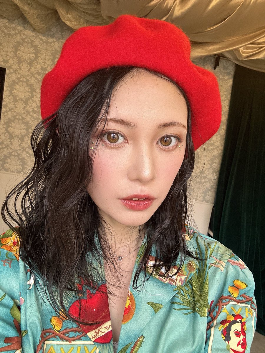 kuwaesakina's tweet photo. 20周年イベントまであと8日！

イベントの最後は、来てくれた皆さん全員と握手でお見送りします🤝✨

そしてその後の物販タイムはチェキ撮影もあるので、その時に少しお話もできますよ☺️

久しぶりにゆっくりお話しましよー♡

#桑江咲菜20周年イベント #ReStart

https://t.co/K2uNqqm6hx https://t.co/Tkz8TPGB7p
