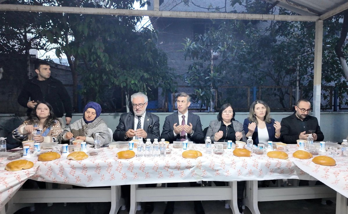 hidirbahce's tweet photo. Adana Romanlar Derneğinin düzenlemiş olduğu iftar programına Yüreğir Kaymakamımız Mehmet Aksu ve Meclis üyelerimiz ile katıldık. Dernek başkanı Ahmet Özyiğit'e teşekkür ediyorum. https://t.co/vF92TWkoEH
