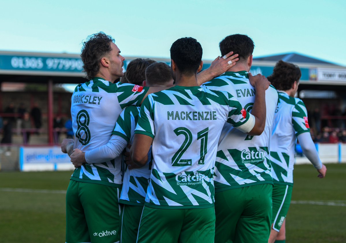 Farnham Town FC tweet media