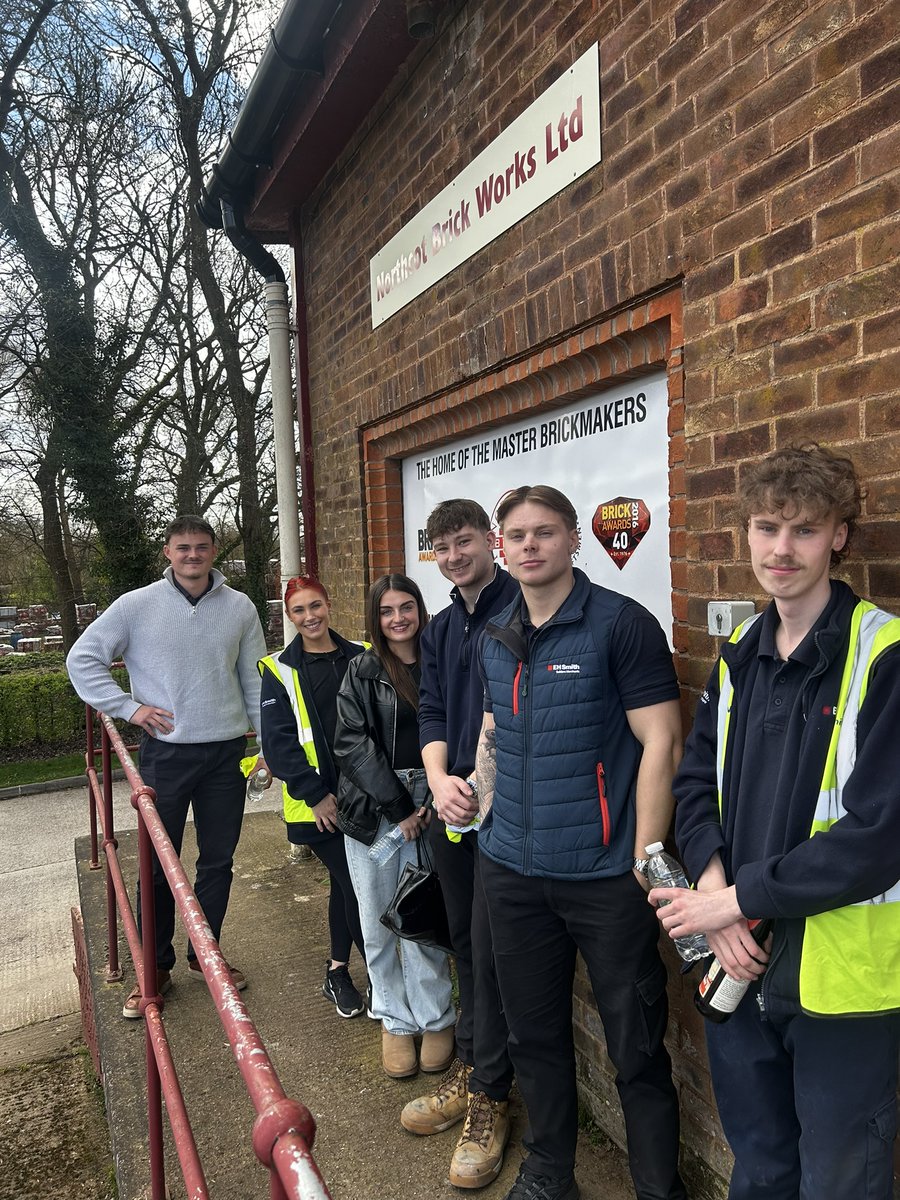 EH Smith Builders Merchants tweet media