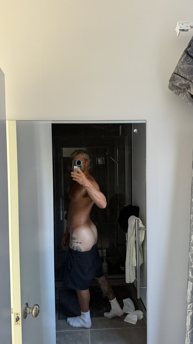 kyle_uncensored's tweet photo. who loves tan lines 🔥 https://t.co/zFNWzQwpZz