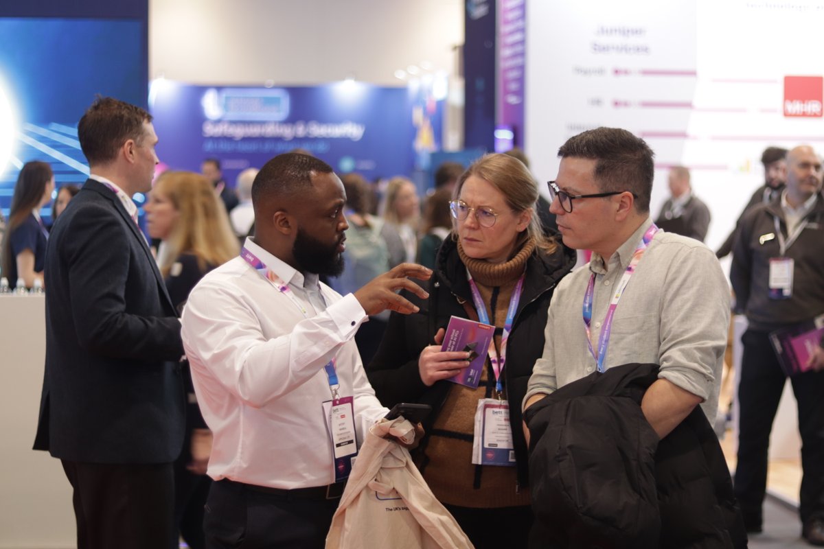 Applicaa tweet media