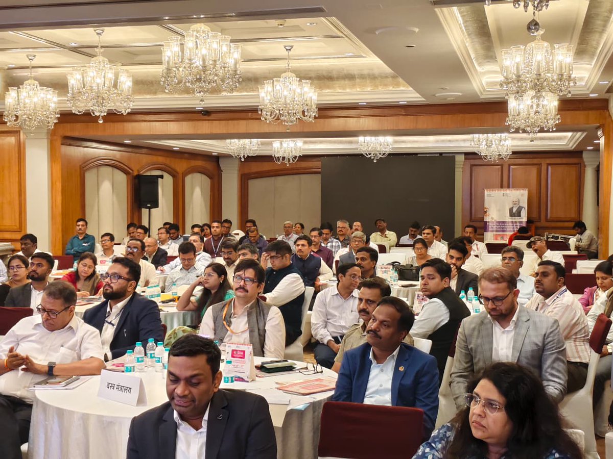 Ministry of Textiles tweet media