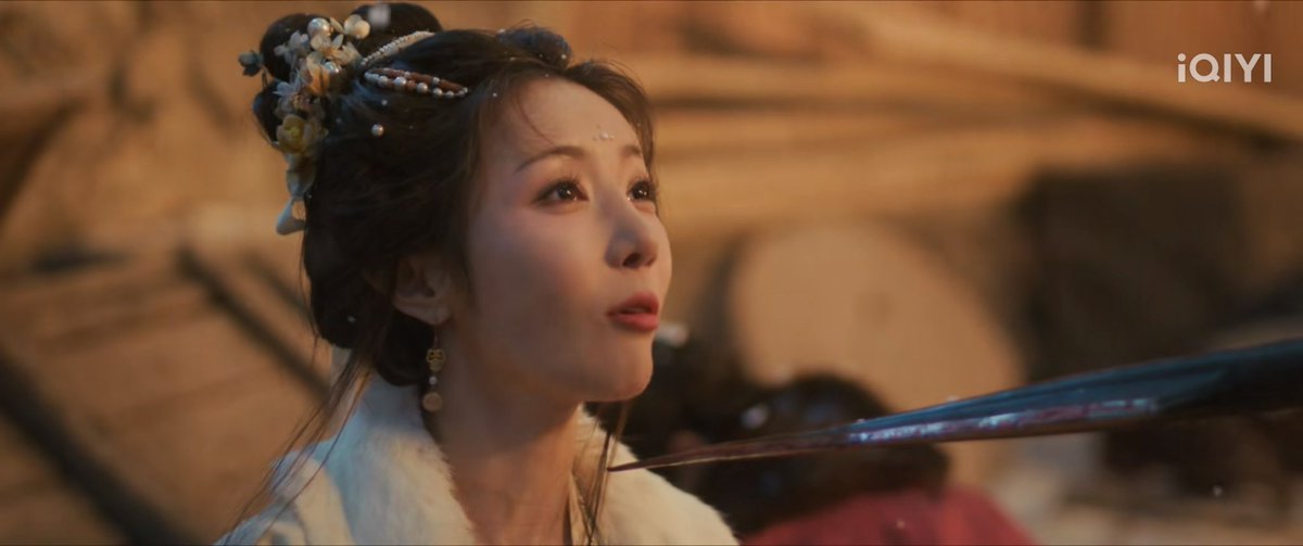 ตัวละครหญิงเรื่องนี้มีแต่คนมีกระดูกสันหลัง กุร้องไห้เลย อิหญิง ชั้นขอท่ดที่เคยด่าเทอว่ากินเม็ดมั่น กระดูกสันหลังเทอตรงจริง ชั้นให่