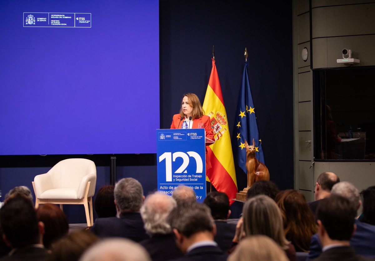 ITSS_INSPECCION's tweet photo. 🔊 "Hace 120 años nació una idea revolucionaria: el estado debía ser garante de condiciones laborales dignas. Hoy celebramos 120 años de compromiso con la paz social y el empleo decente". Cristina Fernández, en el Acto del 120 aniversario de la ITSS. https://t.co/KprCAdIUfn