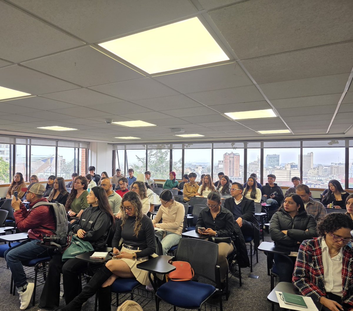 MujerGeneroCund's tweet image. ✨👌La @MujerGeneroCund, llevó a cabo en la Universidad Externado de Colombia, una sensibilización en temas de diversidad y empoderamiento femenino en el departamento de #Cundinamarca.💪🙋‍♀️
.
.
#MujerYGénero #Empoderamiento #Mujer