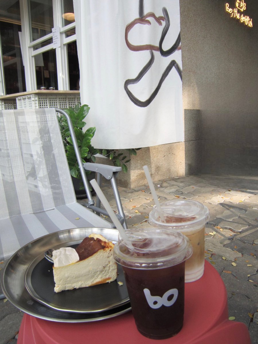 RibbinGirlster's tweet photo. Bo Cafe ���าเฟ่มินิมอล สบายๆ 
ที่ทำมาเพื่อคนชอบวิ่ง และคนที่อยากจะมานั่งพัก 
ดื่มกาแฟชิลๆ ทานชีสเค้ก ในคาเฟ่ที่สงบๆ 
บรรยากาศร่มรื่น ใจกลางสาทร
📍พิกัด :: The Serpentine ซ.สาทร 1 แยก 1 ถ.สาทร กรุงเทพ
@aroii 
#คาเฟ่ #Cafe https://t.co/IA5eTJdvpJ