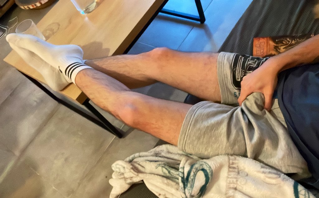 FootboyTls's tweet photo. Who ‘s ready to pay to serve me? I need a new Human table for my feet
#findom #findomfr #feetfetısh #feetworshi̇p #cashdom https://t.co/qh6XESHVYe