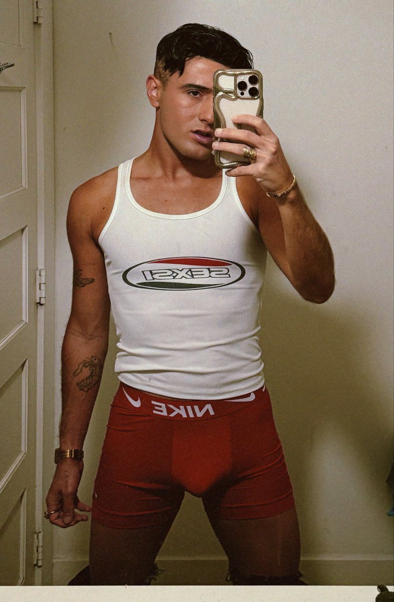 Simon🌹 tweet media