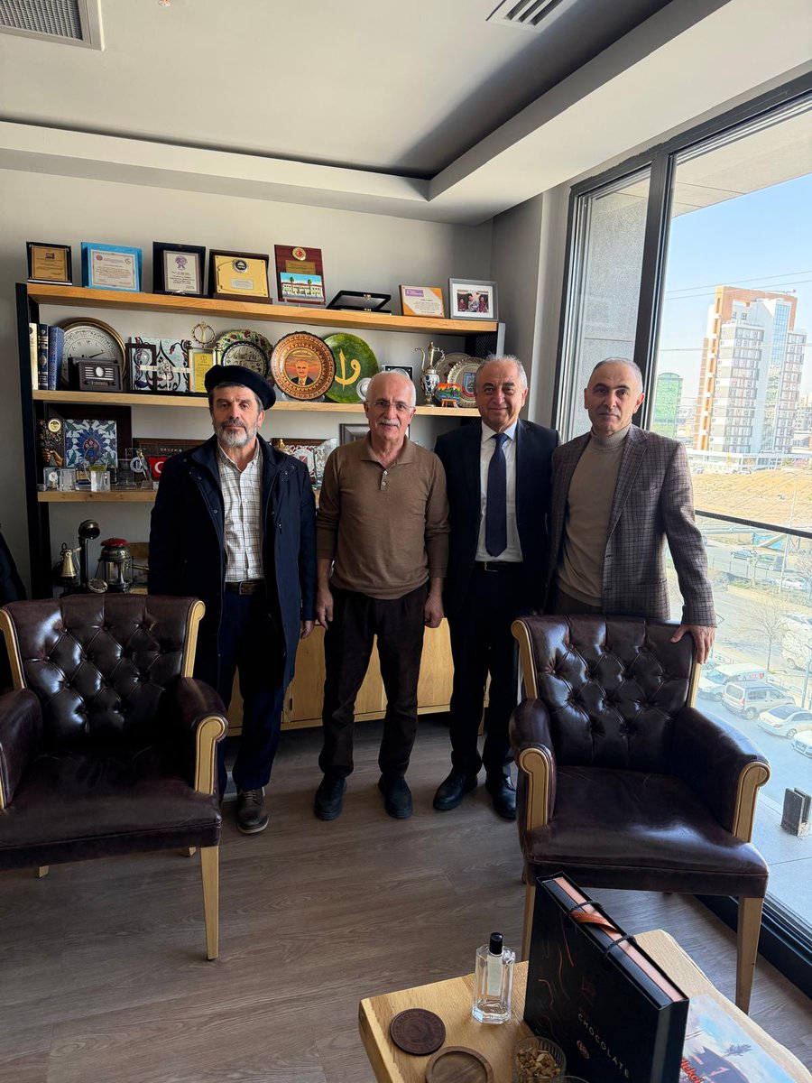 harmiaddernegi's tweet photo. HARMİAD Yönetim Kurulu olarak, Tapu ve Kadastro Genel Müdürlüğü Önceki Genel Müdürü Sayın Zeki Adlı’yı makamında ziyaret ederek kendileriyle istişarelerde bulunduk.

Gerçekleştirilen görüşmede; kadastro, arazi yönetimi ve sektörümüzün gelişimine yönelik konular ile uluslararası alanda yürütülen çalışmalar hakkında değerlendirmelerde bulunulmuştur.

Ziyaret kapsamında Sayın Zeki Adlı’ya HARMİAD Onursal Üyeliği takdim edilmiş, derneğimize bugüne kadar vermiş olduğu kıymetli destekler için teşekkür edilmiş ve desteklerinin devamı temenni edilmiştir.

Bizleri kabul edip , değerli görüşlerini paylaştığı için Sayın Zeki Adlı’ya teşekkür ederiz.

HARMİAD
Harita Mühendisleri İş Adamları Derneği
https://t.co/a1dMZ6wRNQ