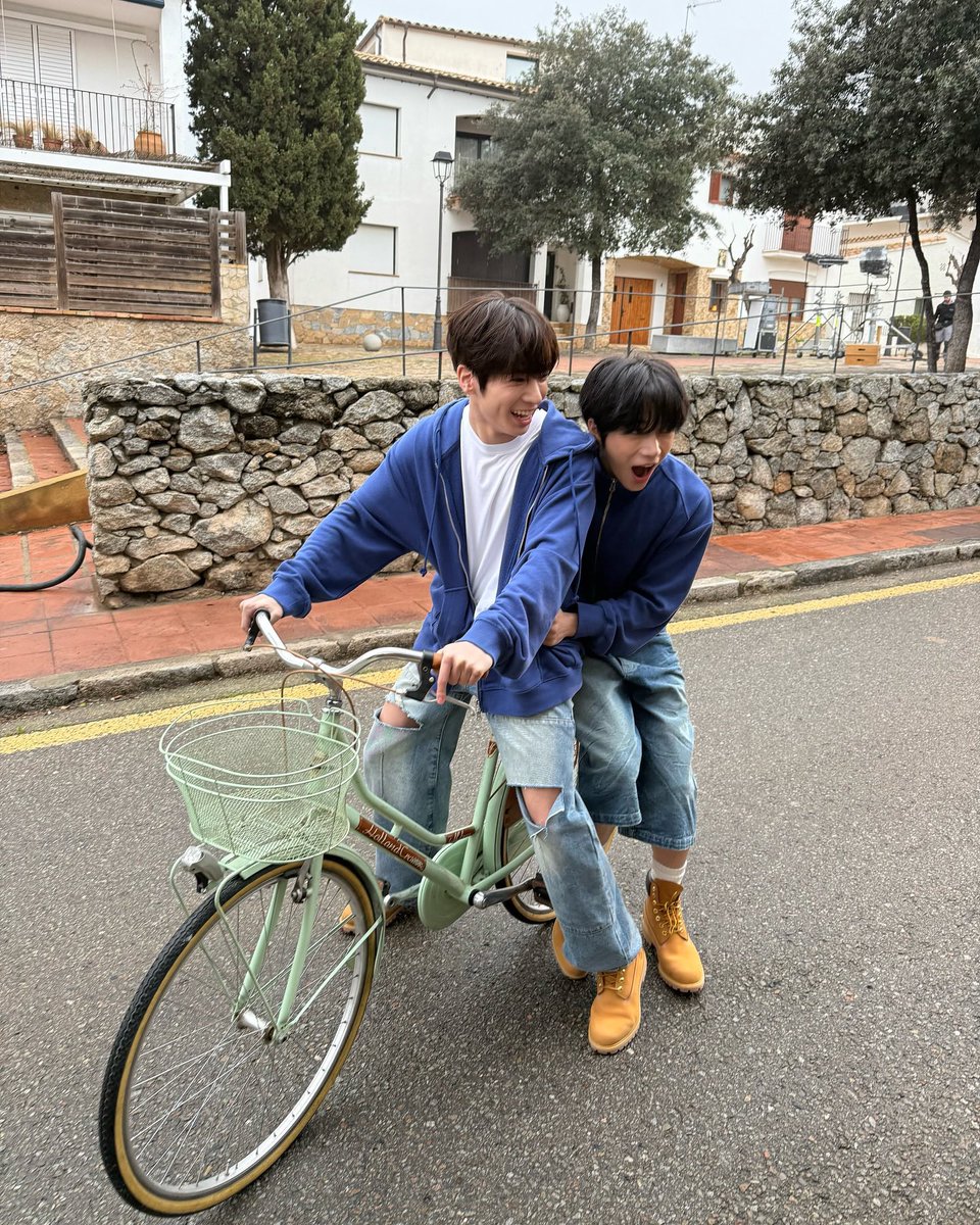 𝗶𝘇𝘂𝗺𝗶 tweet media