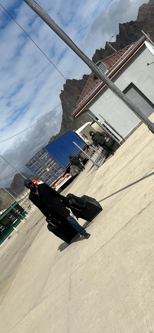 nidcom_gov's tweet photo. BREAKING:
Another Nigerian safely leaving Iran via the Armenia border, facilitated by dedicated officials from the Nigerian Embassy in Tehran who have relocated to the border to assist all citizens wishing to depart amid the ongoing tensions.

No Nigerian has been affected by the conflict so far. We remain committed to the safety of our diaspora.
#NigeriansInIran #DiasporaSafety #NiDCOM #ProudlyNigerian @NTANewsNow @SaharaReporters @channelstv @TVChoice @BabajideOtitoju @ARISEtv @instablog9ja