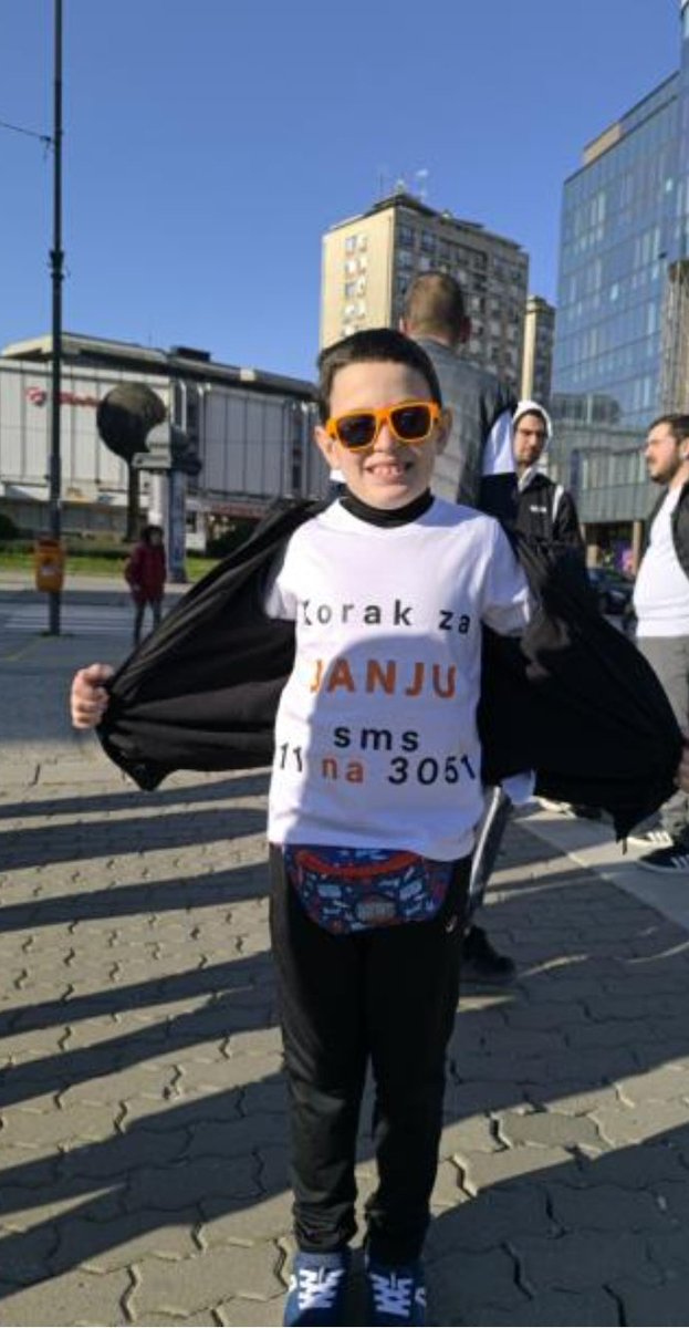 Овај најдивнији дечак пешачи већ 4 дана како би сакупио новац за лечење своје сестре. Потребно је 48.000 евра.
Вечерас око 19ч стиже код Храма Светог Саве.
Хајде да га подржимо да успе у својој  мисији и да настави да се игра са сестром.

11 на 3051