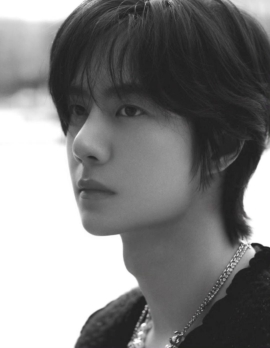 mixmagazinethai's tweet photo. 🌟GET TO KNOW “WANG YIBO” ⭐️

     หวังอี้ป๋อเริ่มต้นเข้าสู่วงการบันเทิงตั้งแต่ปี 2014 ด้วยวัยเพียง 17 ปีเท่านั้น ผ่านการเดบิวต์เป็นไอดอล K-Pop และหนึ่งในสมาชิกวงบอยแบนด์ที่มีชื่อว่า UNIQ สังกัด YUEHUA ENTERTAINMENT แต่หลังจากปี 2016 ที่เกาหลีใต้และจีนเกิดข้อพิพาทเกี่ยวกับ THAAD ขึ้น หวังอี้ป๋อผู้มีสัญชาติจีนเลยจำต้องแยกการทำงานกับสมาชิกวงคนอื่น ๆ และกลับประเทศจีนไปเพื่อโปรโมตตนเองในฐานะศิลปินเดี่ยว เขาทำงานหลากหลายอย่างในวงการบันเทิงไม่ว่าจะเป็นพิธีกร นายแบบ นักร้อง นักเต้น นักแสดง ซึ่งอาชีพนักแสดงนี่เองที่พาเขาแจ้งเกิดจนโด่งดังเป็นพลุแตกกับบทบาทของ “หลานวั่งจี” จากซีรีส์เรื่อง “ปรมาจารย์ลัทธิมาร” เมื่อปี 2019 ก่อนจะตามมาด้วยผลงานดังต่าง ๆ มากมายทั้งจอเงินจอแก้วที่ได้เข้าชิงรางวัลใหญ่ระดับประเทศของจีน

#MiXMagazine #WangYibo王一博 #WangYibo #WangYiboxLOEWE #WangYiboxLacoste #wangyiboxchanel #parisfashionweek