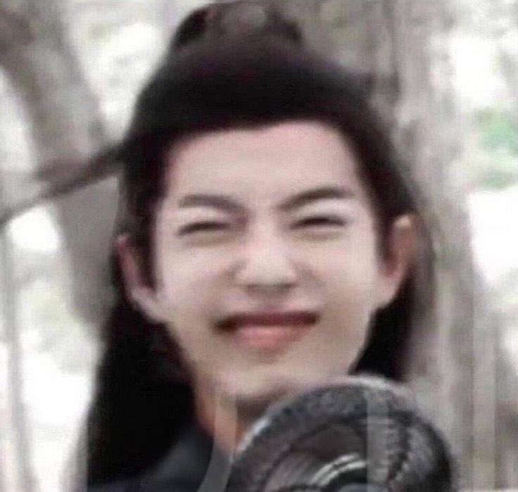 ถ้ากุเป็นหลานจ้าน กุก็จีบวะ ทรงแบบดื้อแต่น่ารักอะ น่าจะคบแล้วปวดหัวดี ดูหาเรื่องให้เราไปตามแก้อยู่บ่อยๆ 555555555555555555