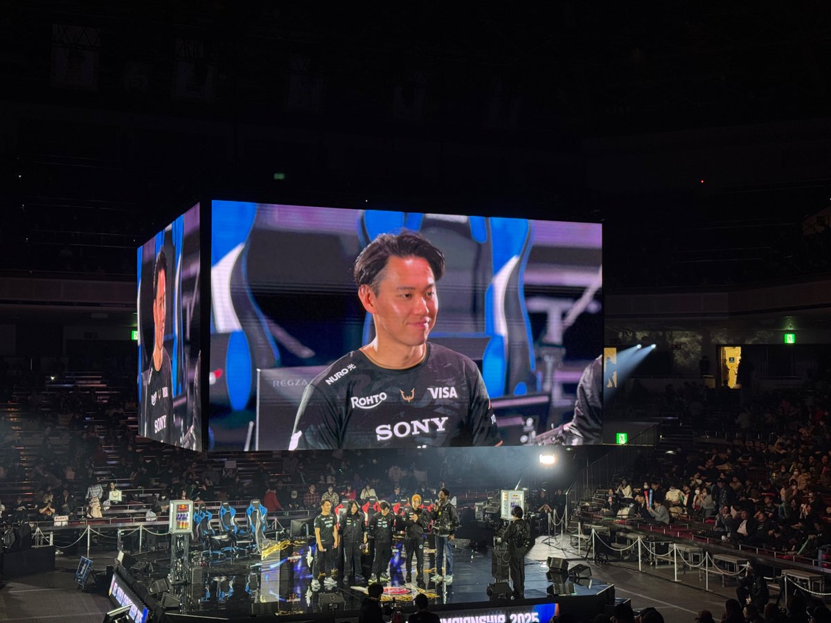 chomosh / ちょもす tweet media