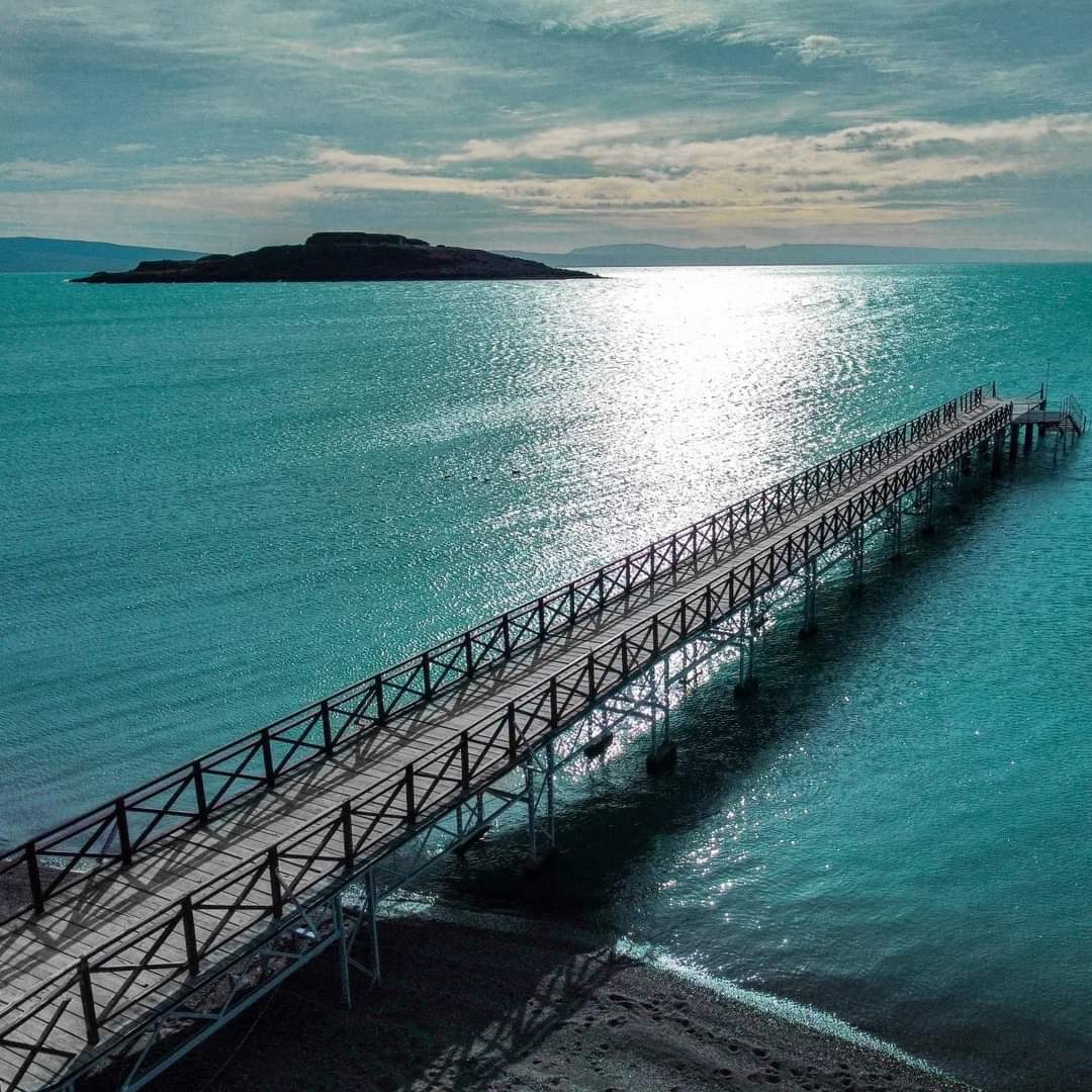 turisargentina's tweet image. Muelle sobre el lago Argentino y al fondo la Isla Solitaria. 💕🇦🇷🙌
#Calafate #SantaCruz #Patagonia ¡Maravilloso! 

Foto: @silvanagonzalezcapria