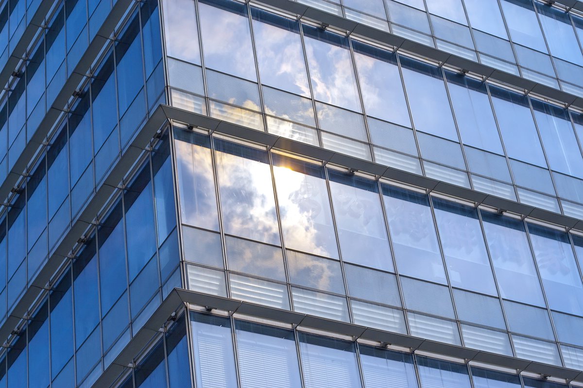 _dreyser_'s tweet photo. ¿Sabías que el muro cortina puede mejorar la eficiencia energética y la iluminación de un edificio? 🏢✨
Analizamos sus ventajas reales en arquitectura moderna. ¿Solo estética? ¿O también rendimiento técnico? Descúbrelo 👇
 https://t.co/S54h2as0yG

#fachadaligera #murocortina https://t.co/PtNEDG0rUo