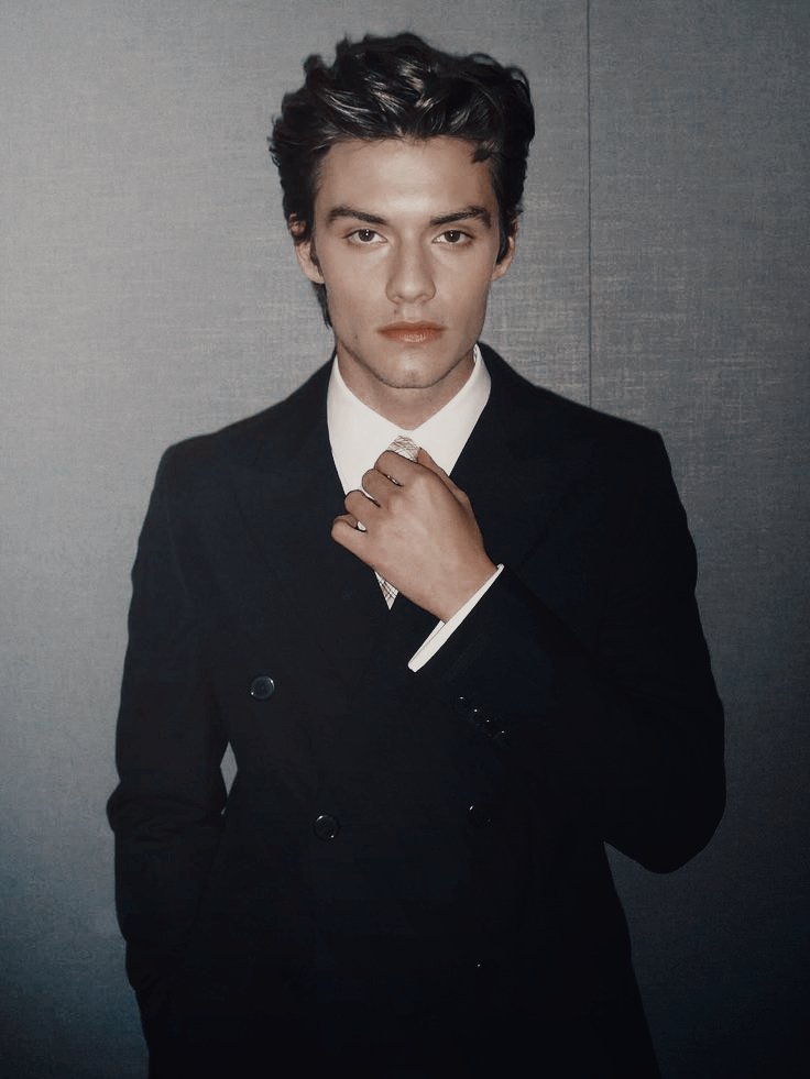 𝐥𝐨𝐮𝐢𝐬 𝐩𝐚𝐫𝐭𝐫𝐢𝐝𝐠𝐞 𝐱 [ 𝐨𝐥𝐢𝐯𝐢𝐚 𝐫𝐨𝐝𝐫𝐢𝐠𝐨 ]
trama a pactar ; idea inicial parte de 𝑑𝑎𝑖𝑠𝑦 𝑗𝑜𝑛𝑒𝑠 &amp; 𝑡𝘩𝑒 𝑠𝑖𝑥.
no 24/7 pero al menos una vez a la semana para la continuidad de la historia.    
temas +𝟐𝟏 / 𝐬𝐞𝐧𝐬𝐢𝐛𝐥𝐞𝐬.