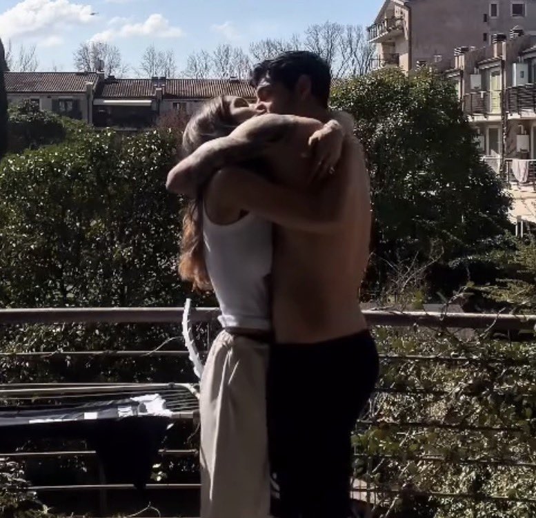 Vi amo sempre ❤️⚘️✨️

#helevier