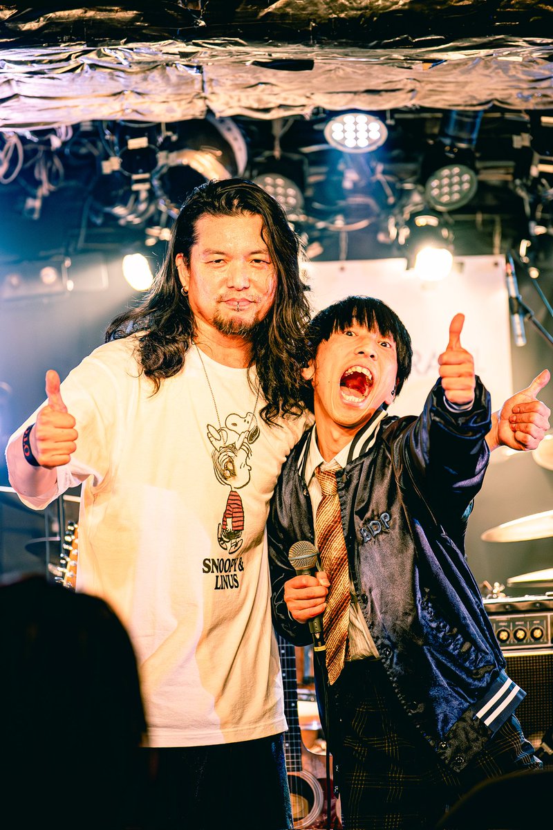 pop_star_ni's tweet photo. それもこれも主催者でありバースデー男でもあるオトループのジュンさんが毎年このイベントを続けてきたことによる「この日は間違いない」という、イベントに対する信頼度みたいなものがしょっぱなからフロアにむんむん漂ってて、そのおかげで僕も客席も構えることなくめいっぱい楽しむことに全フリ https://t.co/DJ6yVDTbQI