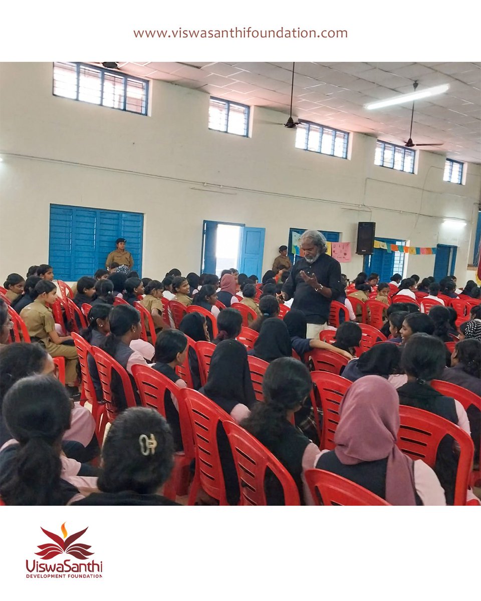 ViswaSanthiFndn's tweet photo. ViswaSanthi Development Foundation, under Be a Hero – Say No to Drugs, conducted an awareness session at A J John Memorial GHSS, Thalayolaparambu.
#BeAHero #SayNoToDrugs #DrugFreeFuture #ViswaSanthi #VSF https://t.co/2lwvYHWXOt