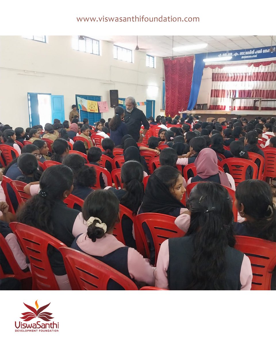 ViswaSanthiFndn's tweet photo. ViswaSanthi Development Foundation, under Be a Hero – Say No to Drugs, conducted an awareness session at A J John Memorial GHSS, Thalayolaparambu.
#BeAHero #SayNoToDrugs #DrugFreeFuture #ViswaSanthi #VSF https://t.co/2lwvYHWXOt