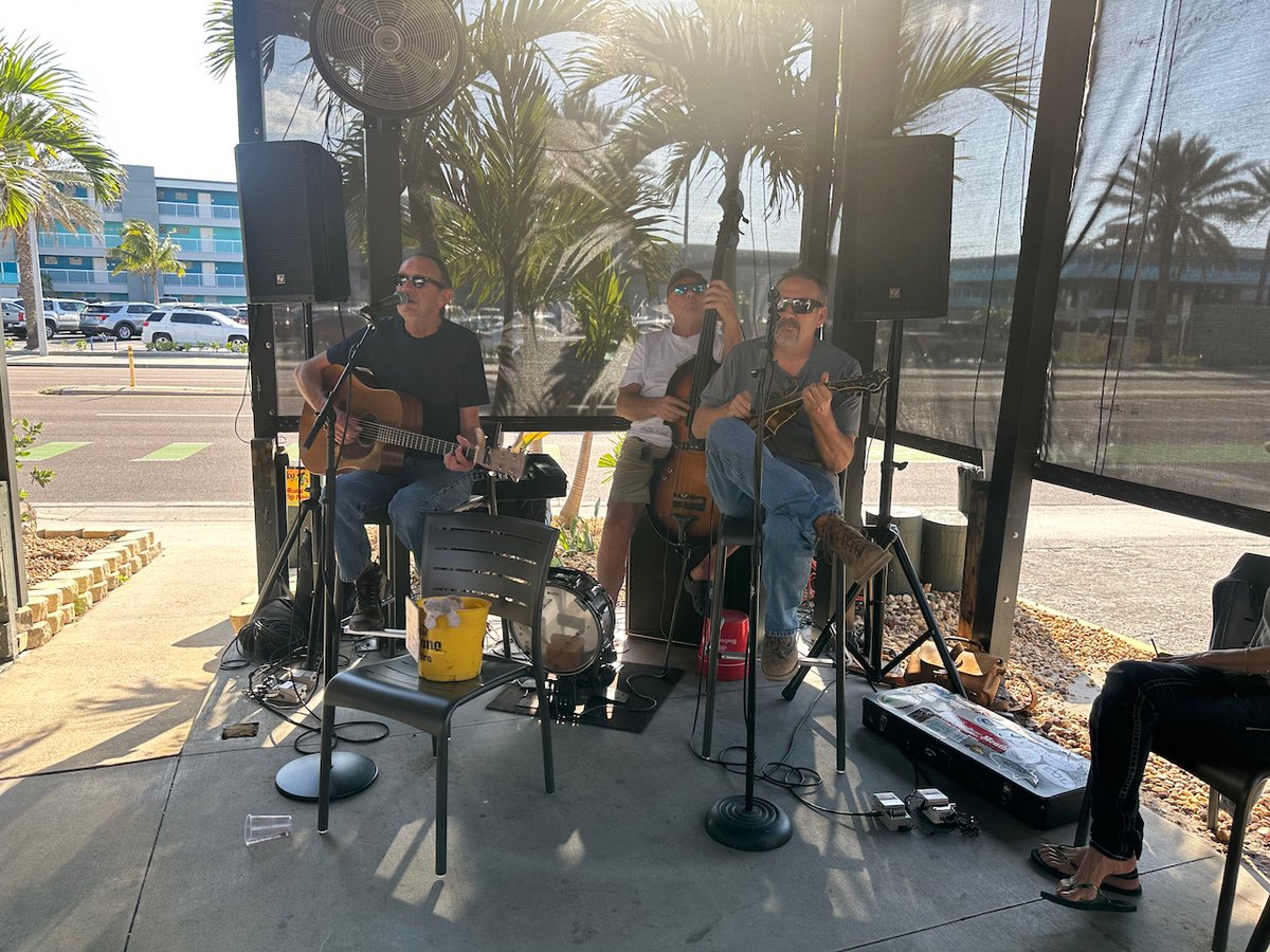 RickyTsBar's tweet photo. Friday the 13th? Good luck finding a better plan: Cornfused at 5pm, The Head Banger at 8pm. 🤘🍺

Menu: https://t.co/lb4ScfU5BL

#RickyTs #TreasureIsland #DrinkUpBitches #LiveMusic https://t.co/rvyMuAAi82