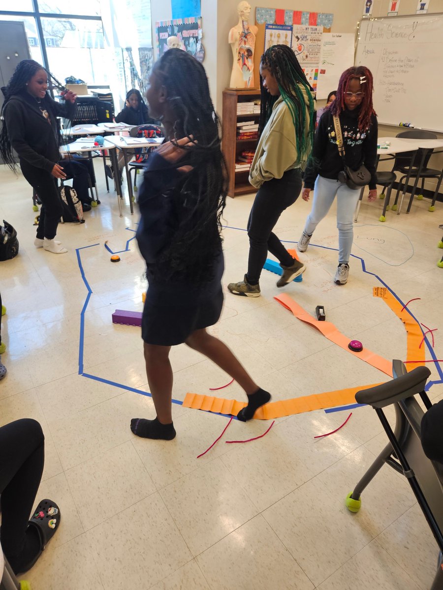 Workforce_JMCSS's tweet photo. Mrs. Lewis’ Health Science students got creative and made their own interactive heart. They traced the flow of blood through the heart and learned how the conduction system works. #HealthScience #Workforce #CTE https://t.co/MPsN9F8bhp