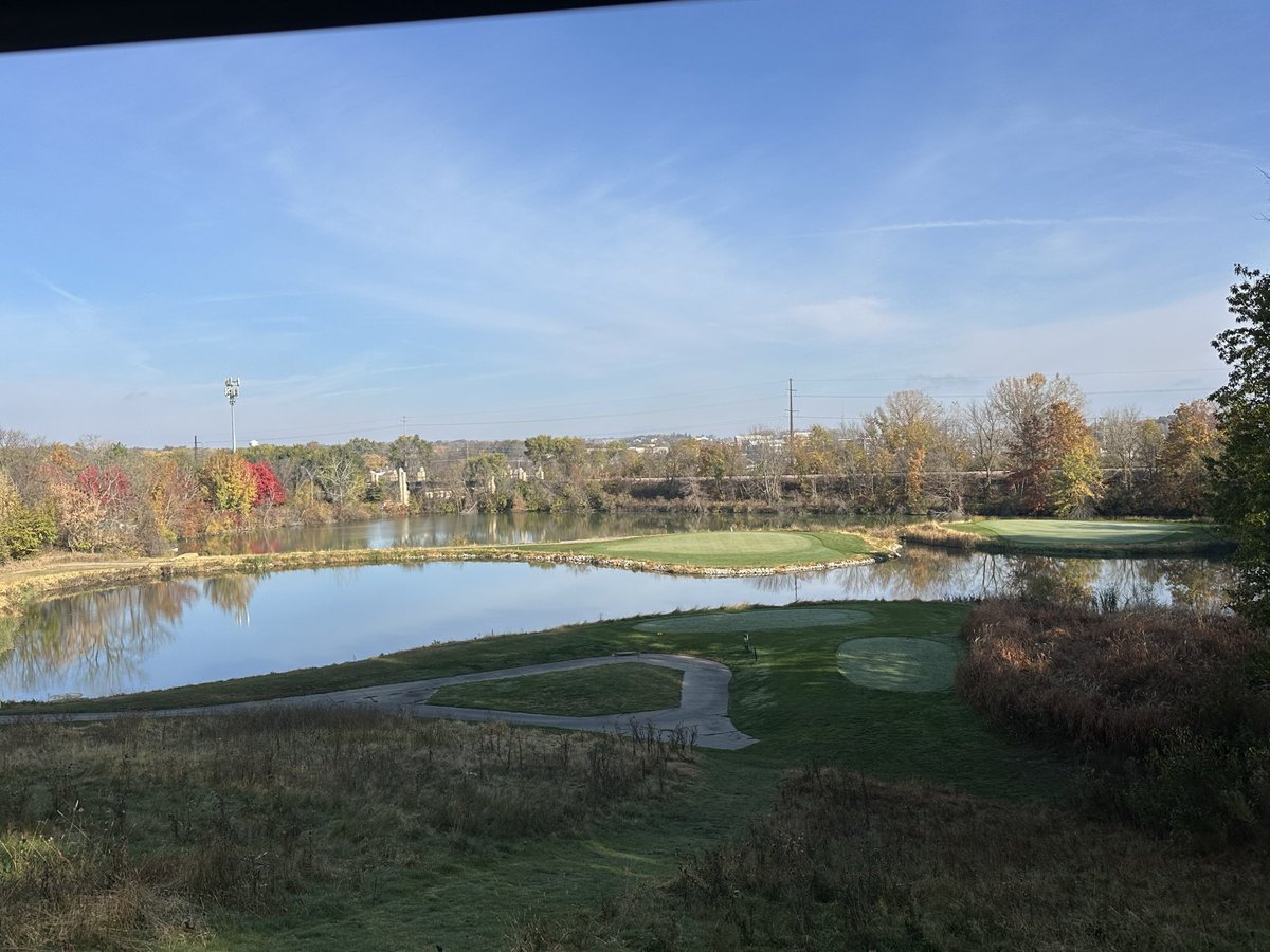 Drew_Boekholder's tweet photo. Before and after the removal of the land bridge on the “signature” hole. This area of the course is getting a major upgrade during this renovation. https://t.co/QYRSM3p07O