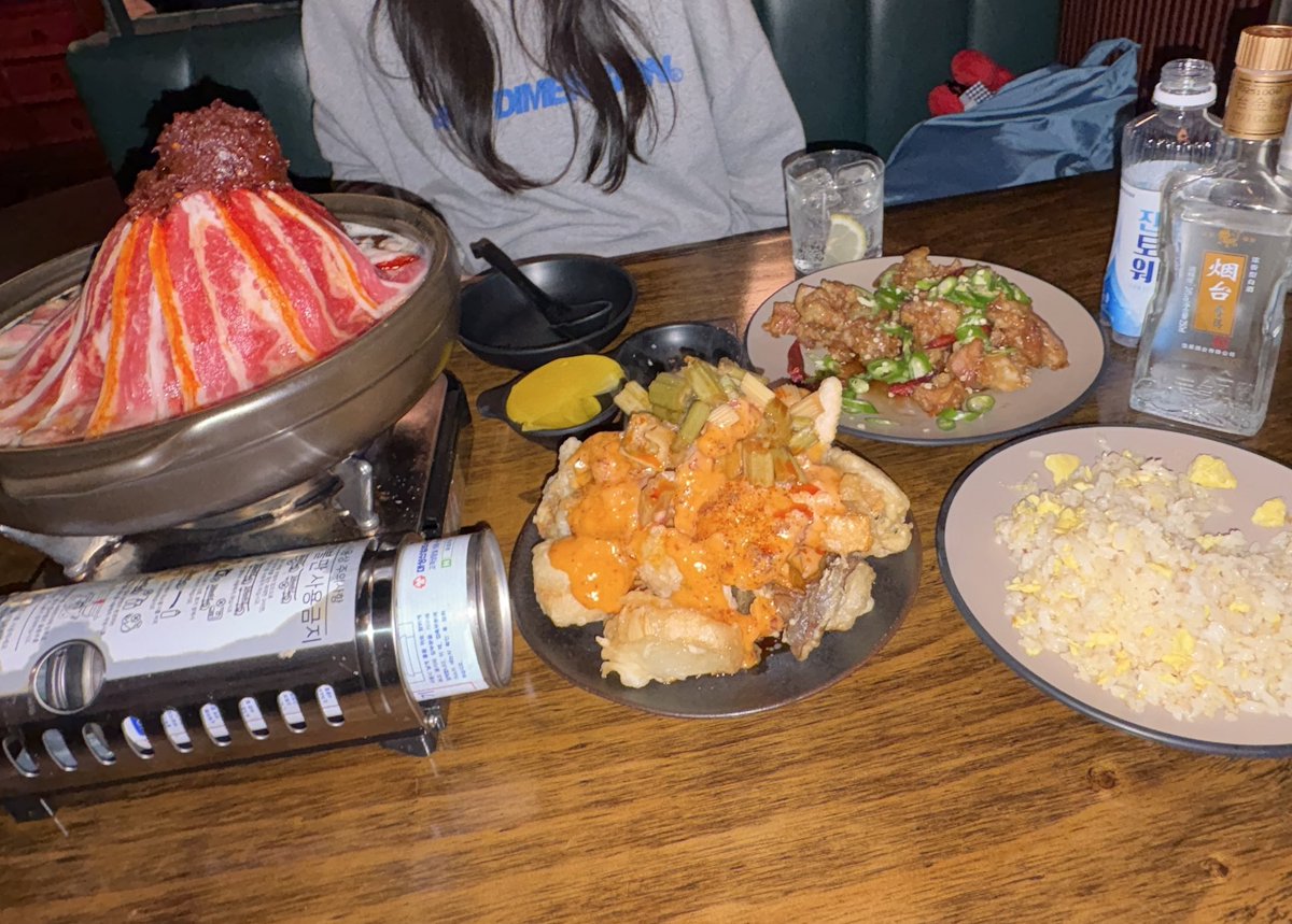 iiio0Ox's tweet photo. 적당히론배가차지않아😅👩‍❤️‍💋‍👩 https://t.co/8YmgYcgeG2